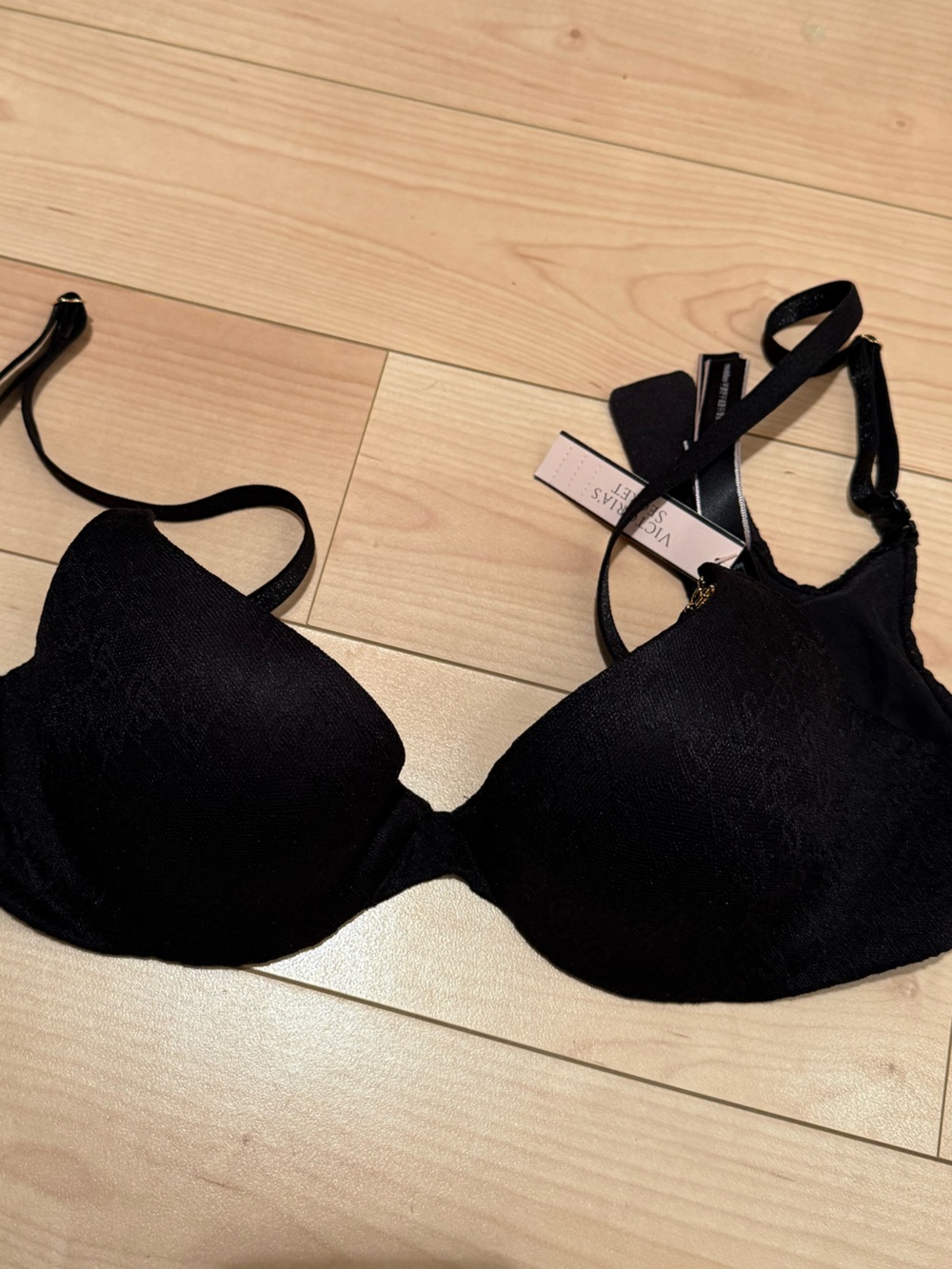 Victoria's Secret Black Lace Push Up Bra - NWT - 32B